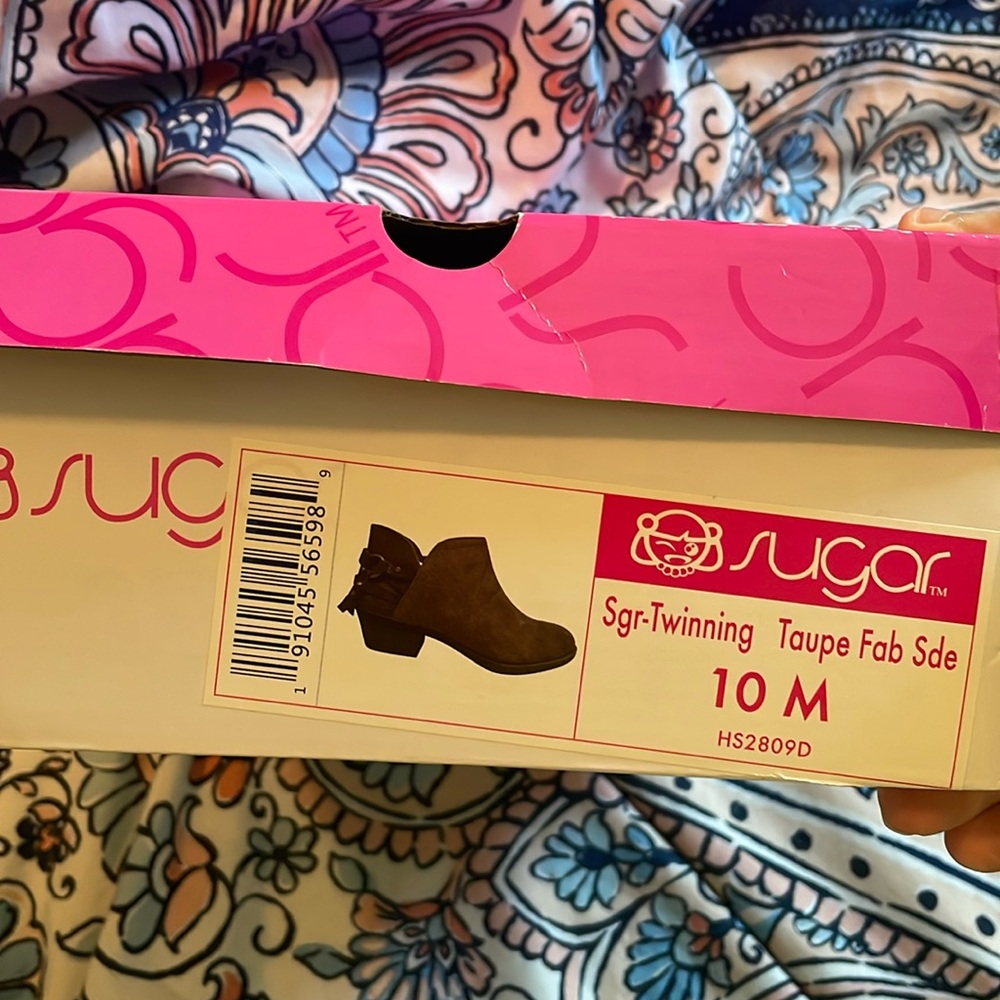 Sugar booties, taupe size 10 boots - Picture 3 of 4